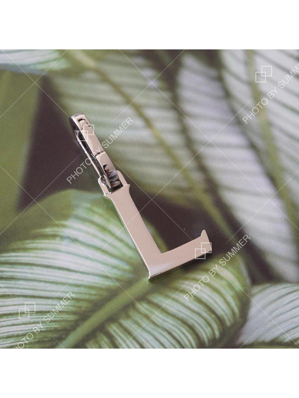 henri bendel Silver 'L' Monogram Brooch